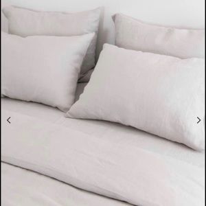 BRAND NEW linen pillowcases (2)